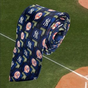 VINTAGE Yankees All Silk Tie men’s all silk tie New York Yankees baseball tie